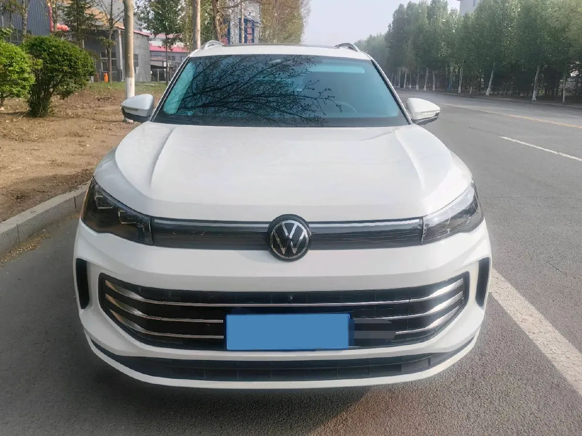 2024 Volkswagen Tiguan L 2.0T 186HP L4 7DCT,autocango,china used car exporter,china ev exporter,chinese used car exporter,chinese used ev exporter