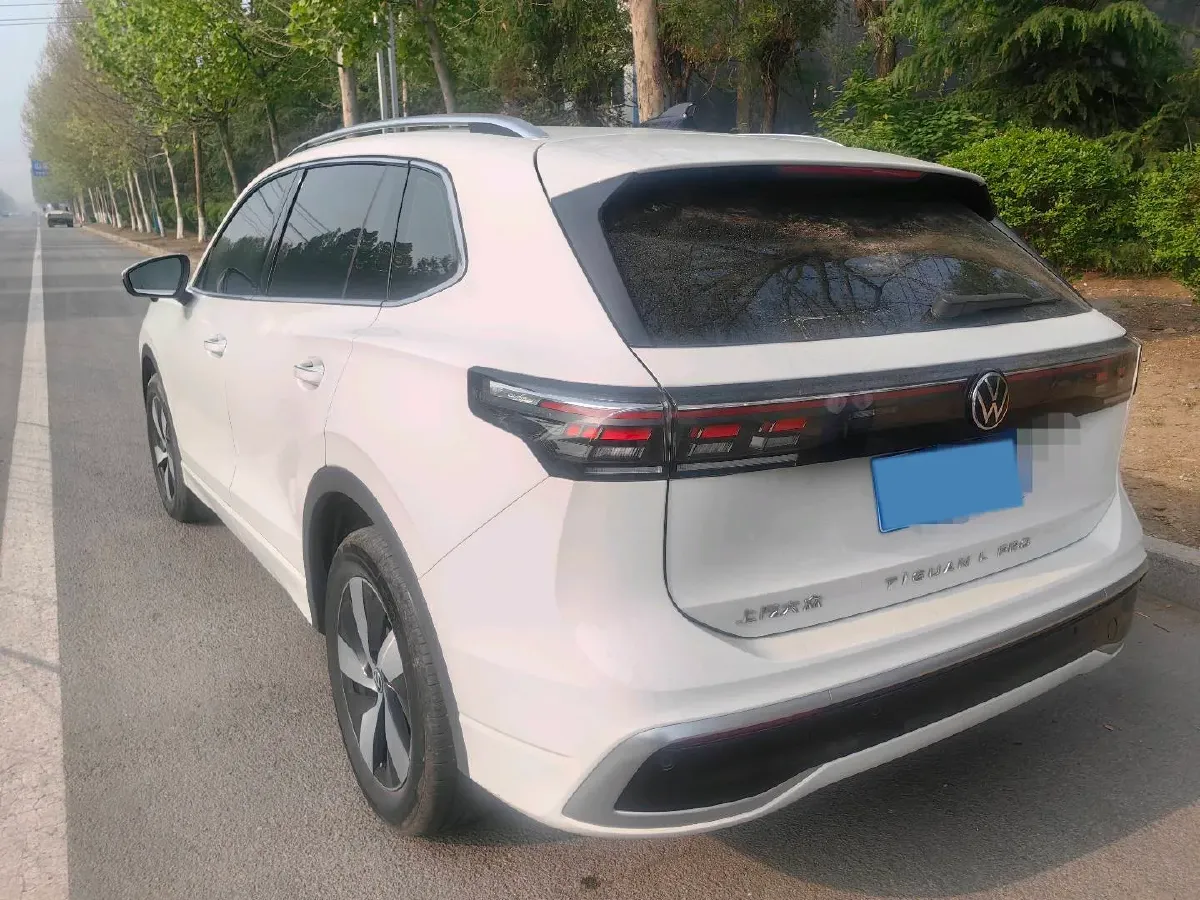 2024 Volkswagen Tiguan L 2.0T 186HP L4 7DCT,autocango,china used car exporter,china ev exporter,chinese used car exporter,chinese used ev exporter