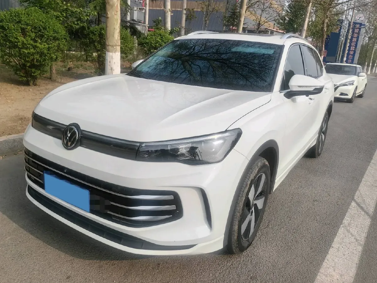 2024 Volkswagen Tiguan L 2.0T 186HP L4 7DCT,autocango,china used car exporter,china ev exporter,chinese used car exporter,chinese used ev exporter