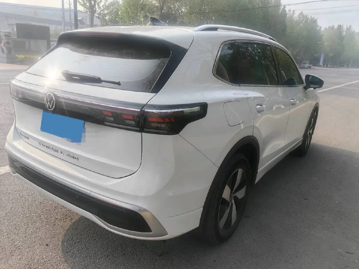 2024 Volkswagen Tiguan L 2.0T 186HP L4 7DCT,autocango,china used car exporter,china ev exporter,chinese used car exporter,chinese used ev exporter