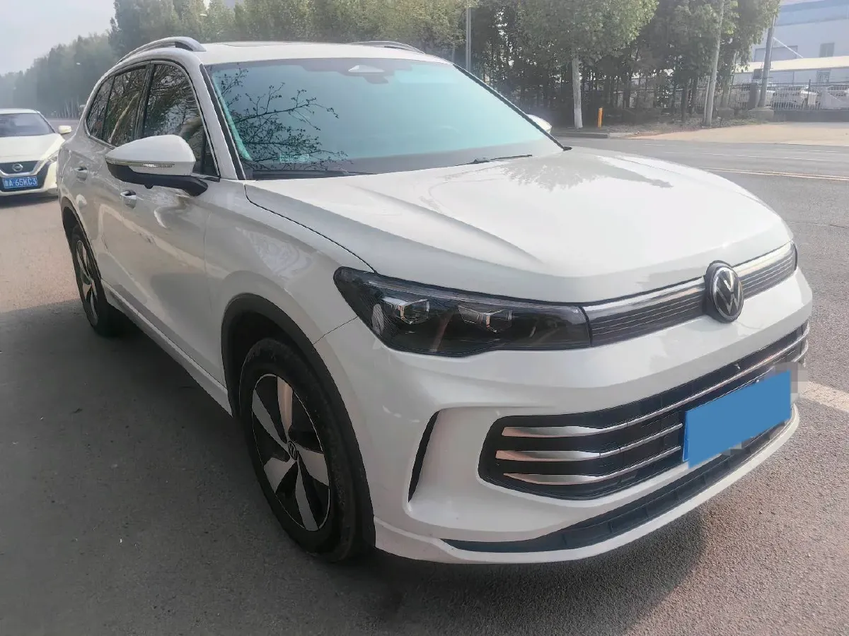 2024 Volkswagen Tiguan L 2.0T 186HP L4 7DCT,autocango,china used car exporter,china ev exporter,chinese used car exporter,chinese used ev exporter