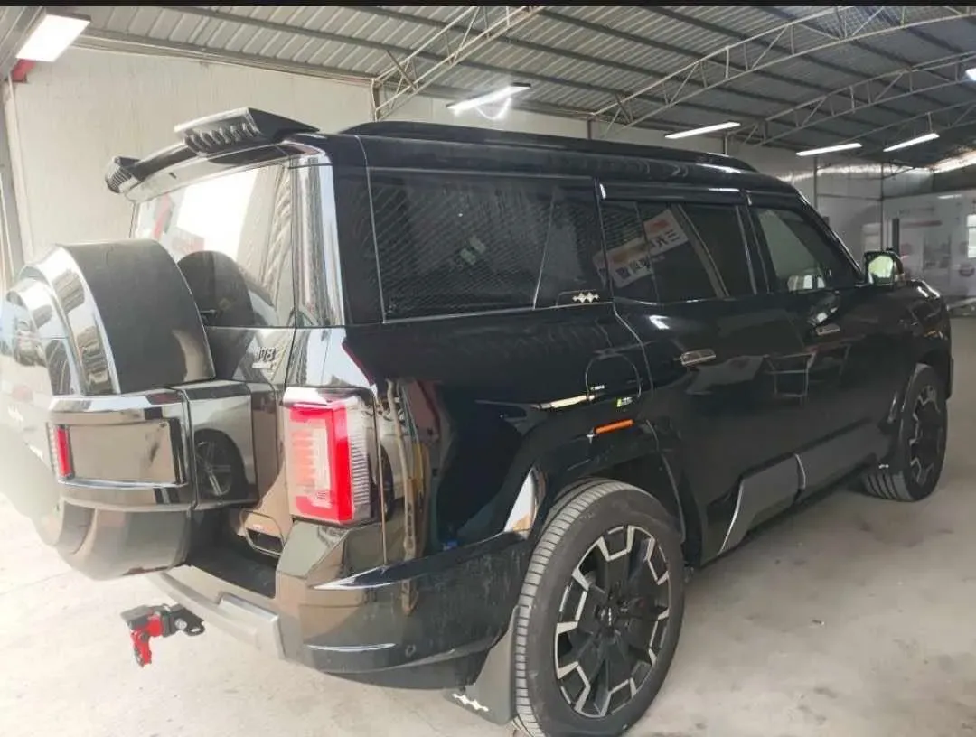 2025 FangChengBao Bao 8 2.0T 245HP L4 E-CVT PHEV 36.8KWH,autocango,china used car exporter,china ev exporter,chinese used car exporter,chinese used ev exporter