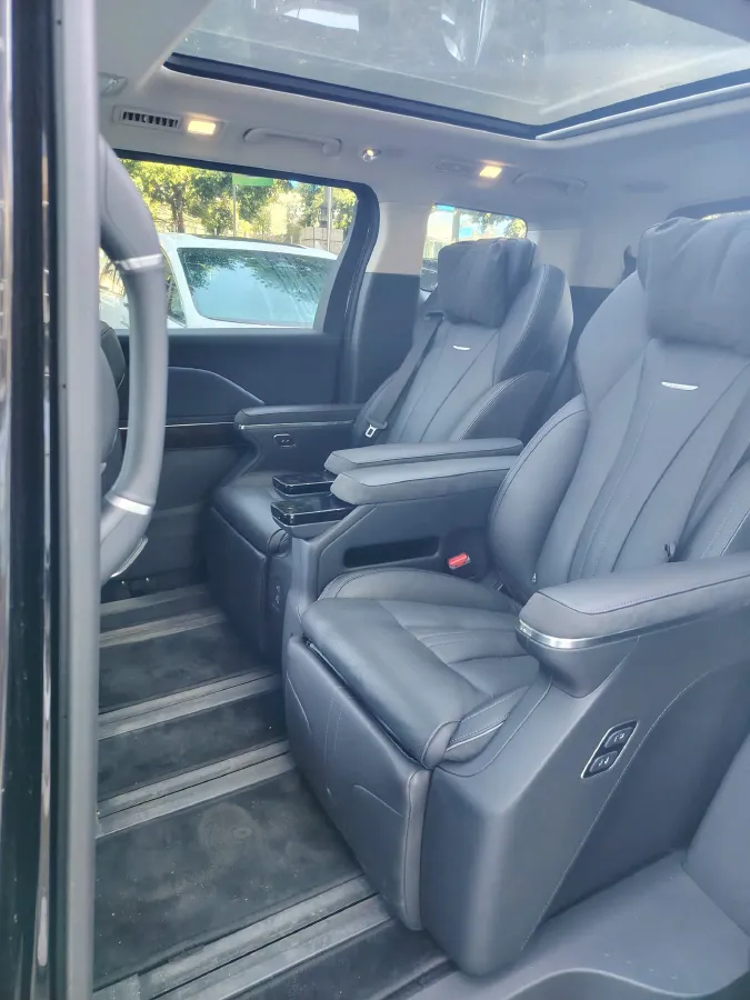 2023 HongQi HQ9 2.0T 252HP L4 8AT,autocango,china used car exporter,china ev exporter,chinese used car exporter,chinese used ev exporter