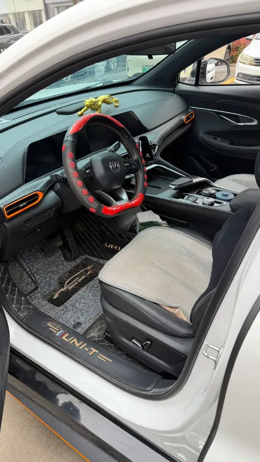 2022 ChangAn UNI-T 1.5T 188HP L4 7DCT,autocango,china used car exporter,china ev exporter,chinese used car exporter,chinese used ev exporter