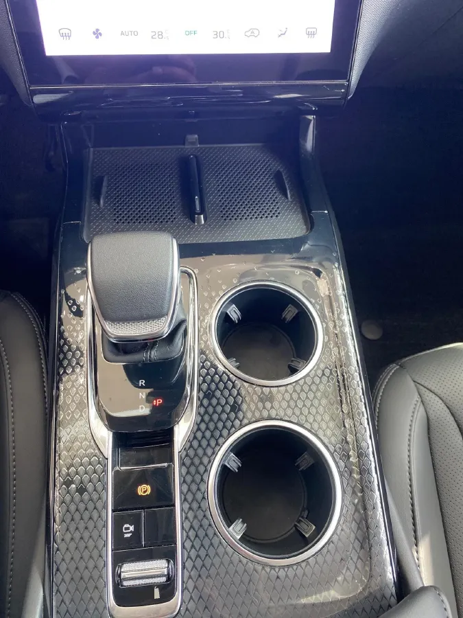 2024 HongQi HS3 1.5T 169HP L4 1DHT PHEV 18.4KWH,autocango,china used car exporter,china ev exporter,chinese used car exporter,chinese used ev exporter