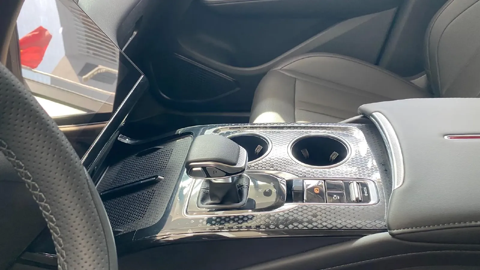 2024 HongQi HS3 1.5T 169HP L4 1DHT PHEV 18.4KWH,autocango,china used car exporter,china ev exporter,chinese used car exporter,chinese used ev exporter