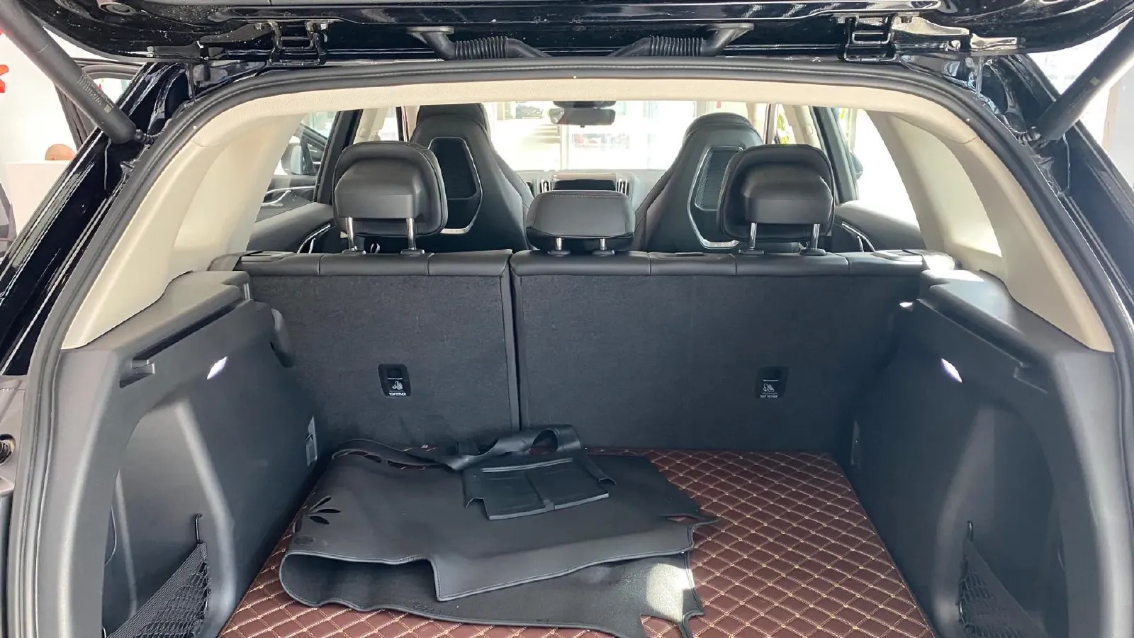 2024 HongQi HS3 1.5T 169HP L4 1DHT PHEV 18.4KWH,autocango,china used car exporter,china ev exporter,chinese used car exporter,chinese used ev exporter