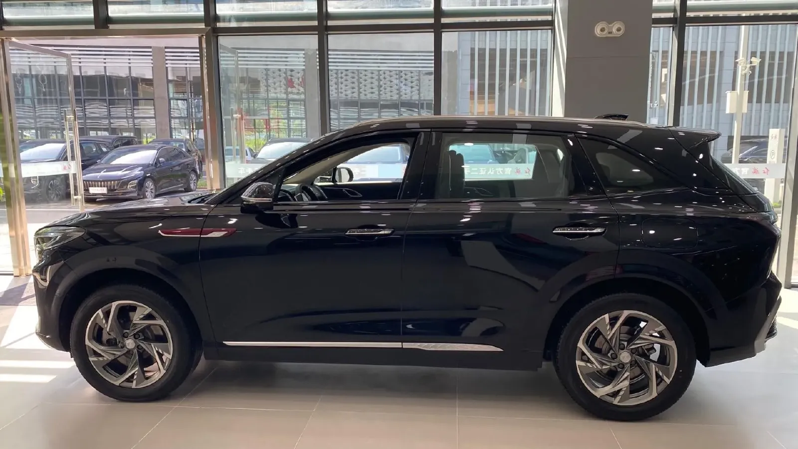 2024 HongQi HS3 1.5T 169HP L4 1DHT PHEV 18.4KWH,autocango,china used car exporter,china ev exporter,chinese used car exporter,chinese used ev exporter