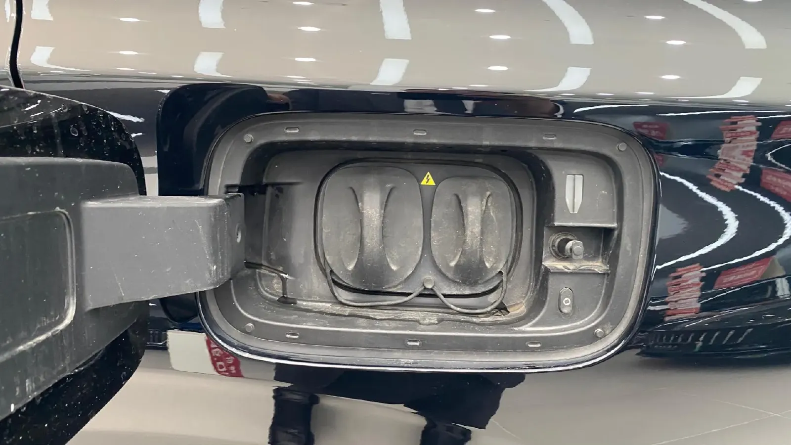 2024 HongQi HS3 1.5T 169HP L4 1DHT PHEV 18.4KWH,autocango,china used car exporter,china ev exporter,chinese used car exporter,chinese used ev exporter