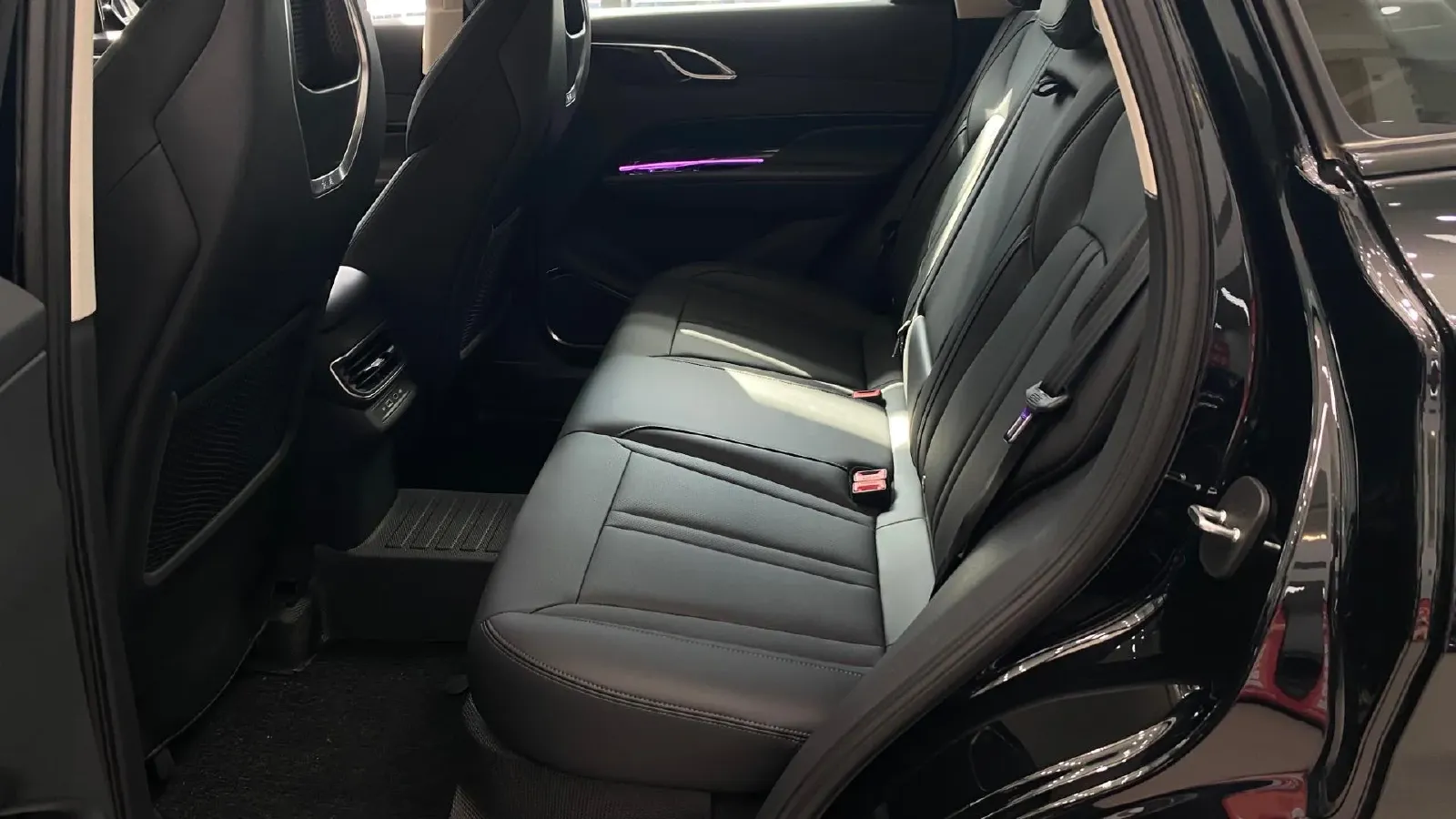 2024 HongQi HS3 1.5T 169HP L4 1DHT PHEV 18.4KWH,autocango,china used car exporter,china ev exporter,chinese used car exporter,chinese used ev exporter