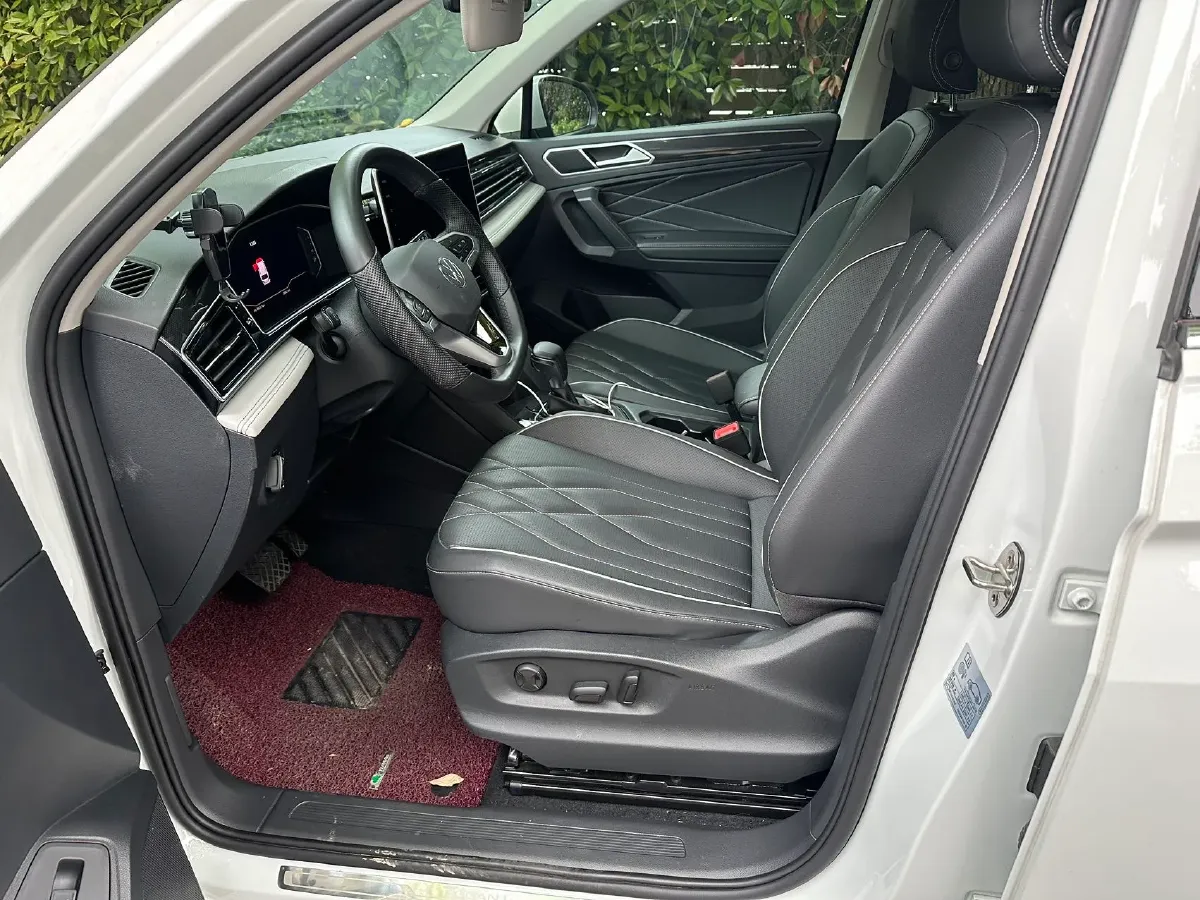 2023 Volkswagen Tiguan L 2.0T 186HP L4 7DCT,autocango,china used car exporter,china ev exporter,chinese used car exporter,chinese used ev exporter