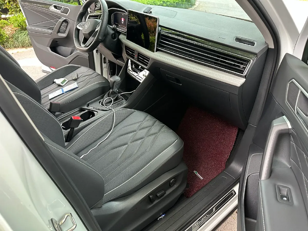 2023 Volkswagen Tiguan L 2.0T 186HP L4 7DCT,autocango,china used car exporter,china ev exporter,chinese used car exporter,chinese used ev exporter