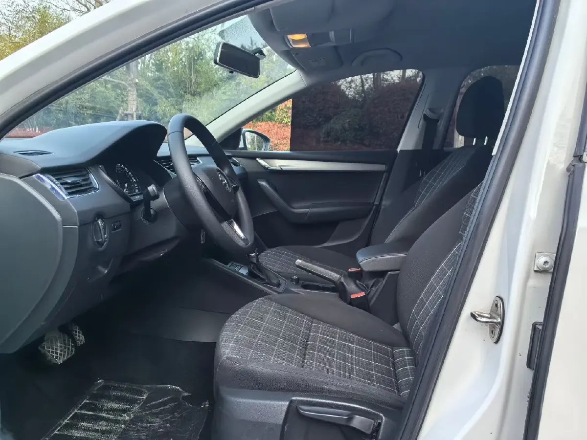 2019 Skoda Octavia 1.2T 116HP L4 7DCT,autocango,china used car exporter,china ev exporter,chinese used car exporter,chinese used ev exporter