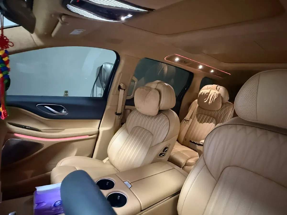 2025 Voyah Dream 1.5T 150HP L4 PHEV 41.7KWH,autocango,china used car exporter,china ev exporter,chinese used car exporter,chinese used ev exporter