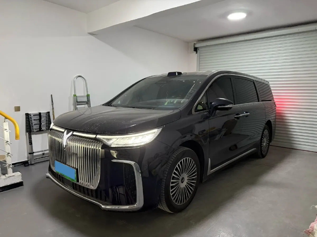2025 Voyah Dream 1.5T 150HP L4 PHEV 41.7KWH,autocango,china used car exporter,china ev exporter,chinese used car exporter,chinese used ev exporter