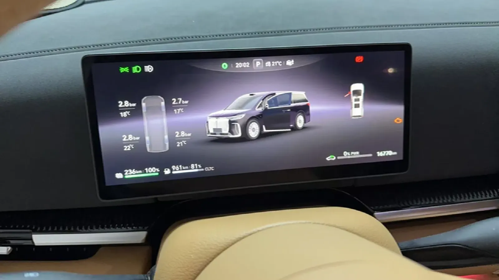 2025 Voyah Dream 1.5T 150HP L4 PHEV 41.7KWH,autocango,china used car exporter,china ev exporter,chinese used car exporter,chinese used ev exporter