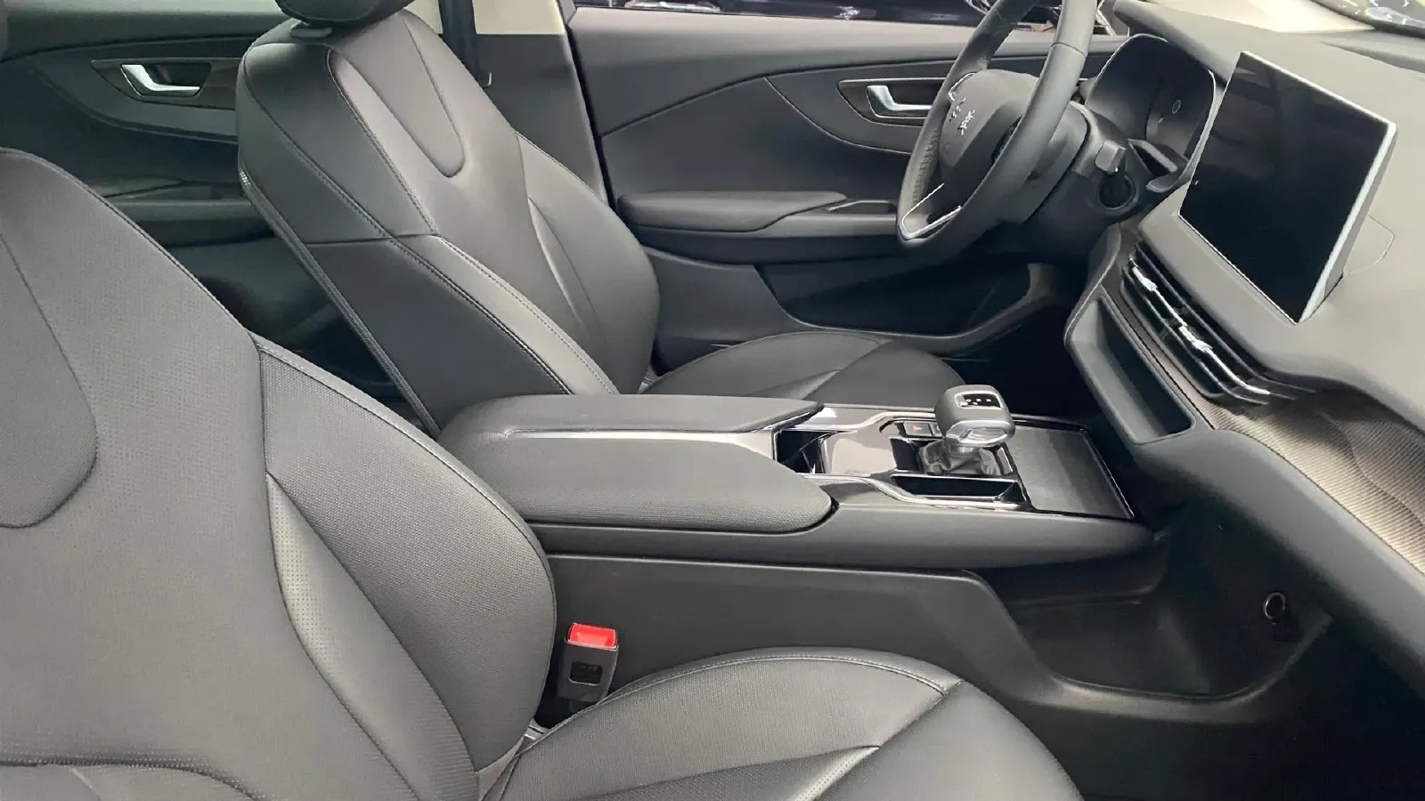 2024 HongQi E-QM5 BEV 60KWH,autocango,china used car exporter,china ev exporter,chinese used car exporter,chinese used ev exporter