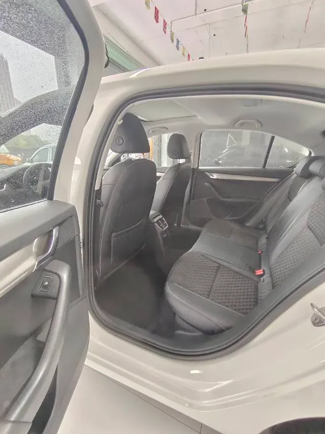 2019 Skoda Octavia 1.5L 116HP L4 6AT,autocango,china used car exporter,china ev exporter,chinese used car exporter,chinese used ev exporter