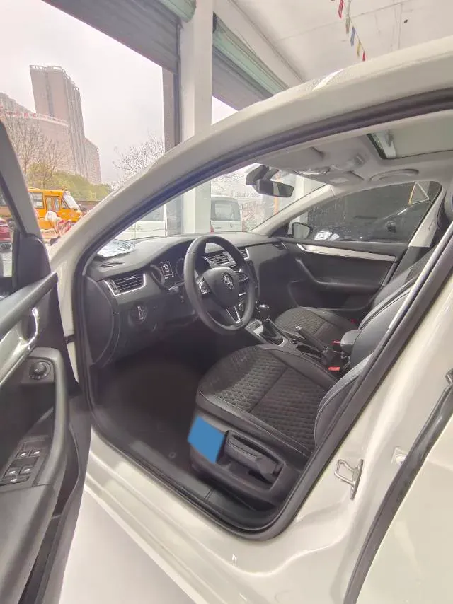 2019 Skoda Octavia 1.5L 116HP L4 6AT,autocango,china used car exporter,china ev exporter,chinese used car exporter,chinese used ev exporter