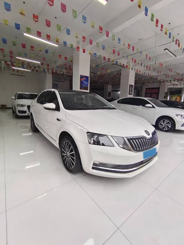2019 Skoda Octavia 1.5L 116HP L4 6AT,autocango,china used car exporter,china ev exporter,chinese used car exporter,chinese used ev exporter