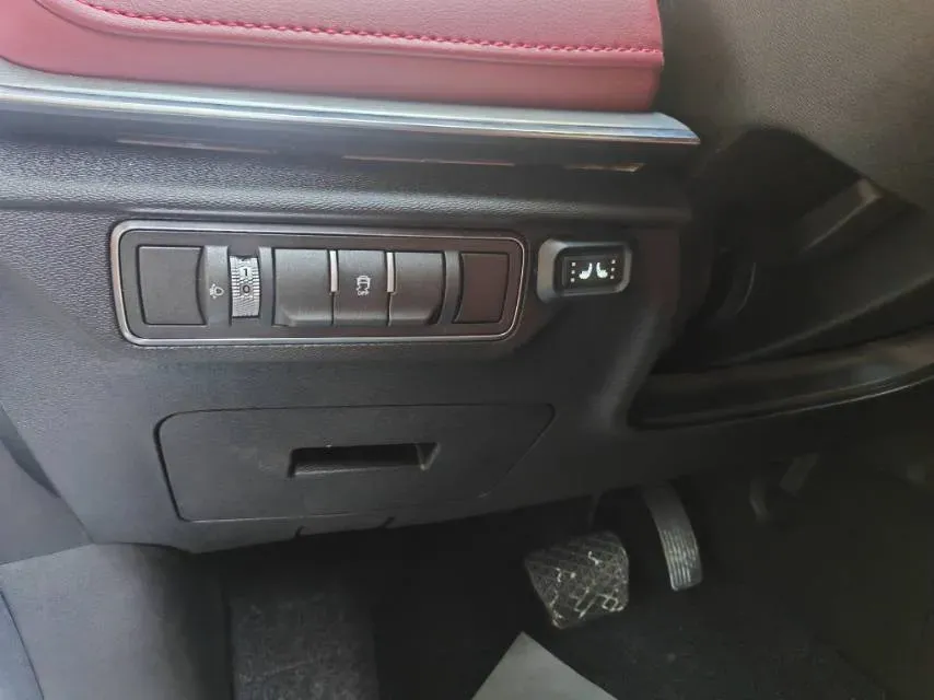 2023 ChangAn Oshan X7 Plus 1.5T 188HP L4 7DCT,autocango,china used car exporter,china ev exporter,chinese used car exporter,chinese used ev exporter