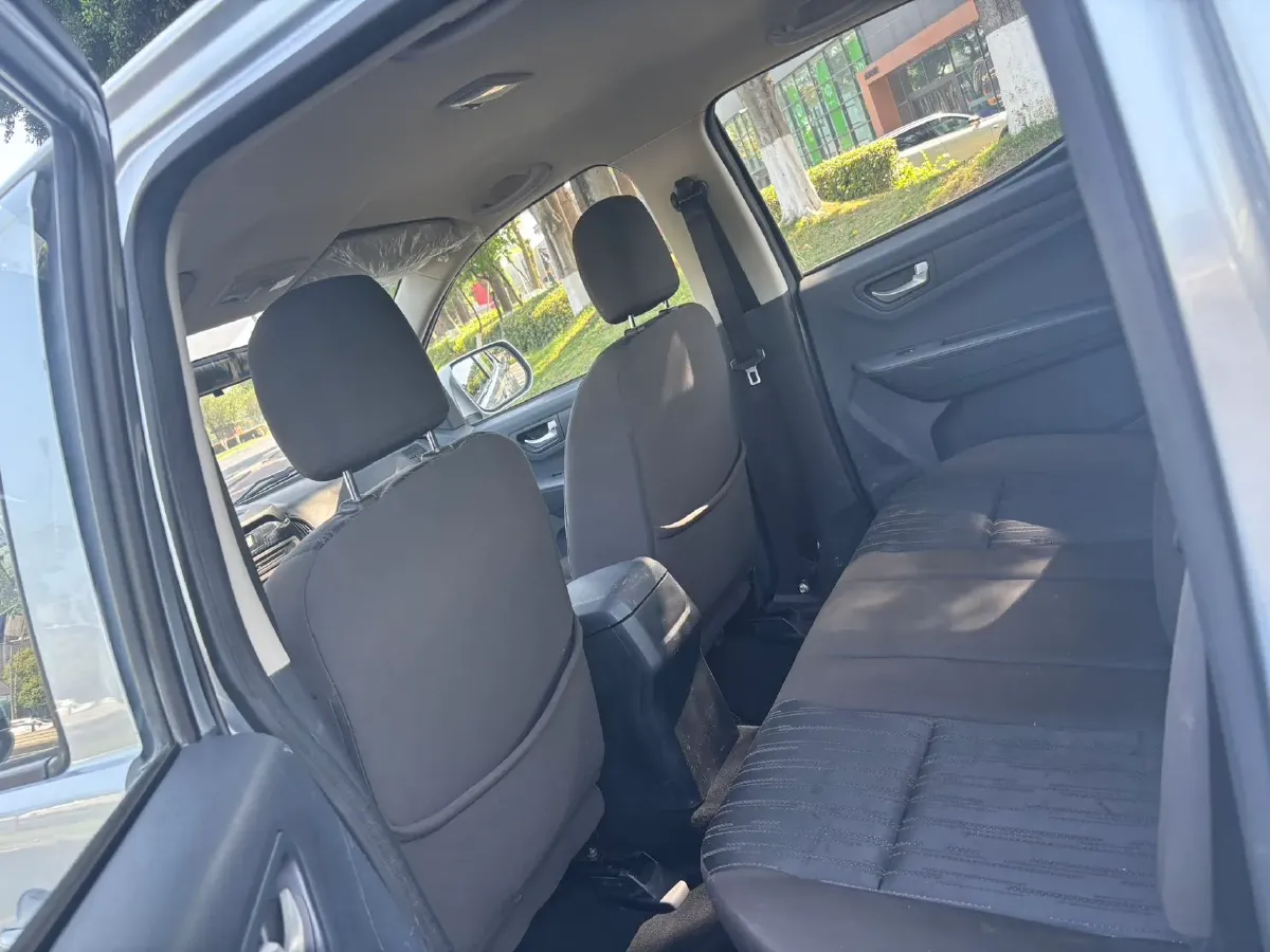 2018 Isuzu RE-MAX Jim 2.0T 204HP L4 5MT,autocango,china used car exporter,china ev exporter,chinese used car exporter,chinese used ev exporter