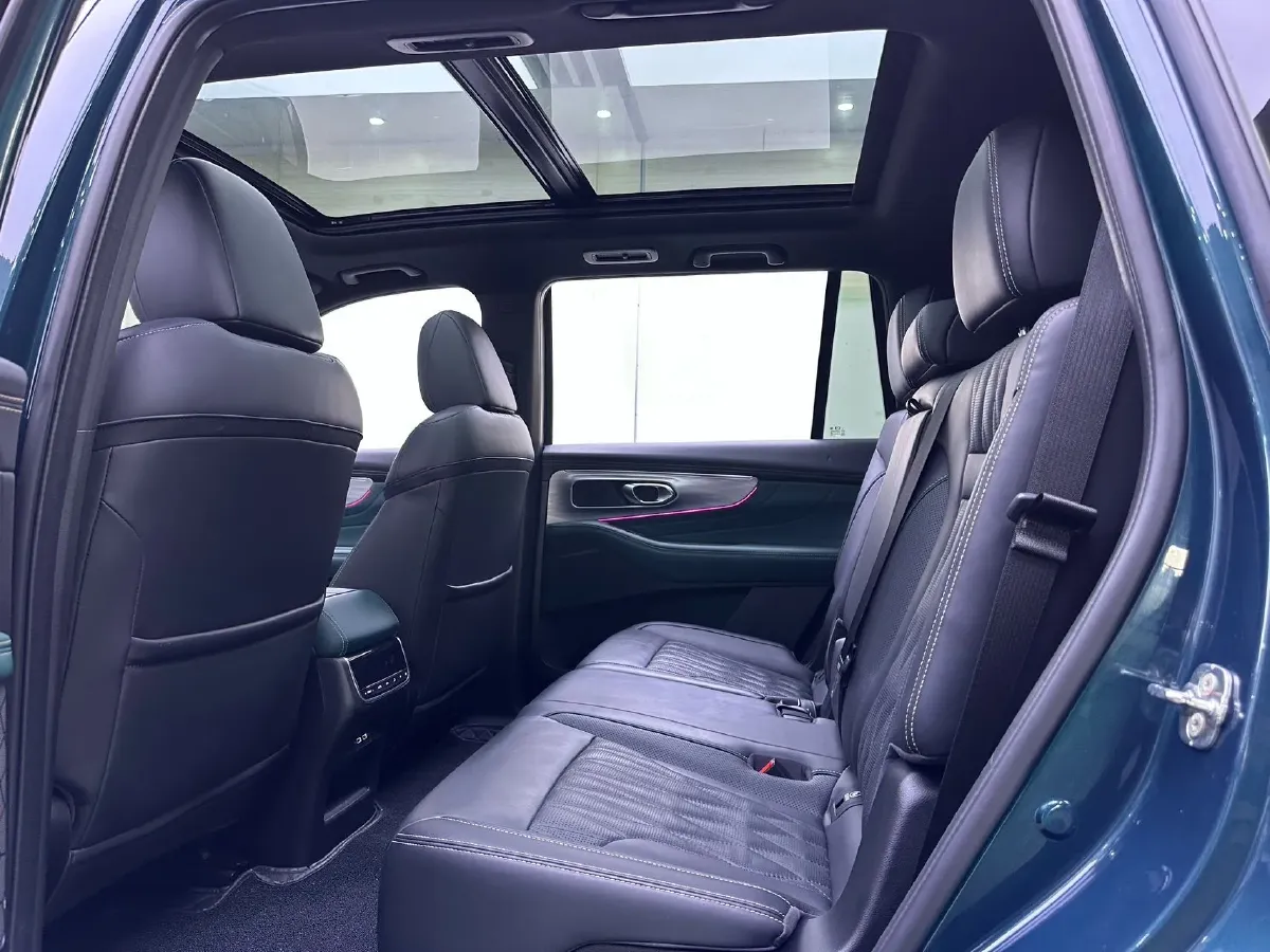 2022 GAC Trumpchi GS8 2.0T 252HP L4 8AT,autocango,china used car exporter,china ev exporter,chinese used car exporter,chinese used ev exporter