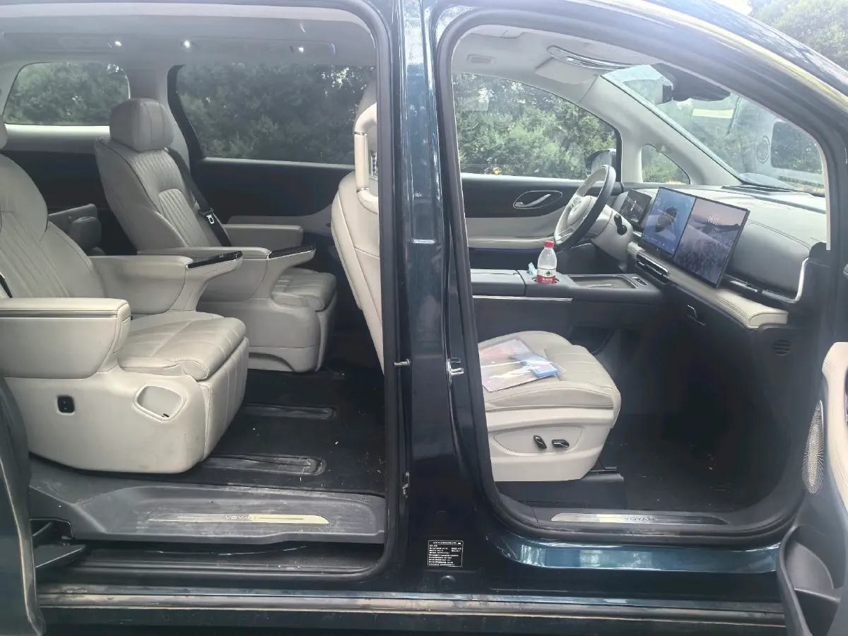 2025 Voyah Dream BEV 108.7KWH,autocango,china used car exporter,china ev exporter,chinese used car exporter,chinese used ev exporter