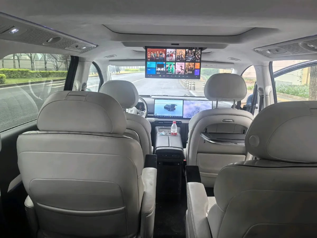 2025 Voyah Dream BEV 108.7KWH,autocango,china used car exporter,china ev exporter,chinese used car exporter,chinese used ev exporter