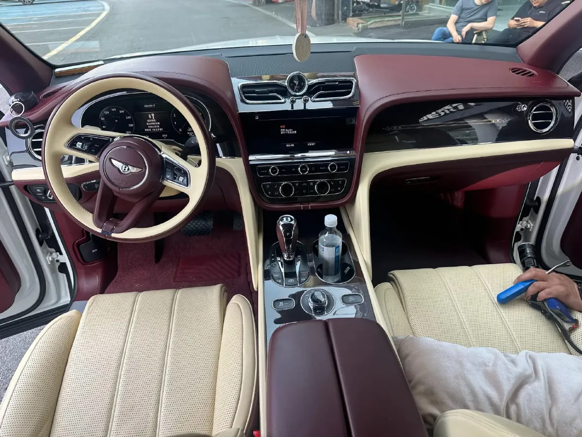 2023 Bentley Bentayga 4.0T 550HP V8 8AT,autocango,china used car exporter,china ev exporter,chinese used car exporter,chinese used ev exporter