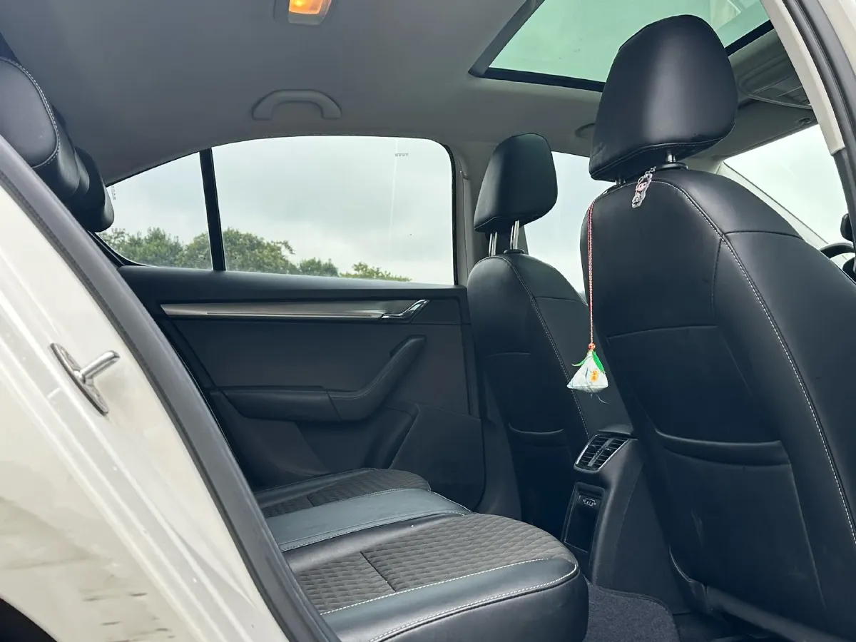 2018 Skoda Octavia 1.4T 150HP L4 7DCT,autocango,china used car exporter,china ev exporter,chinese used car exporter,chinese used ev exporter