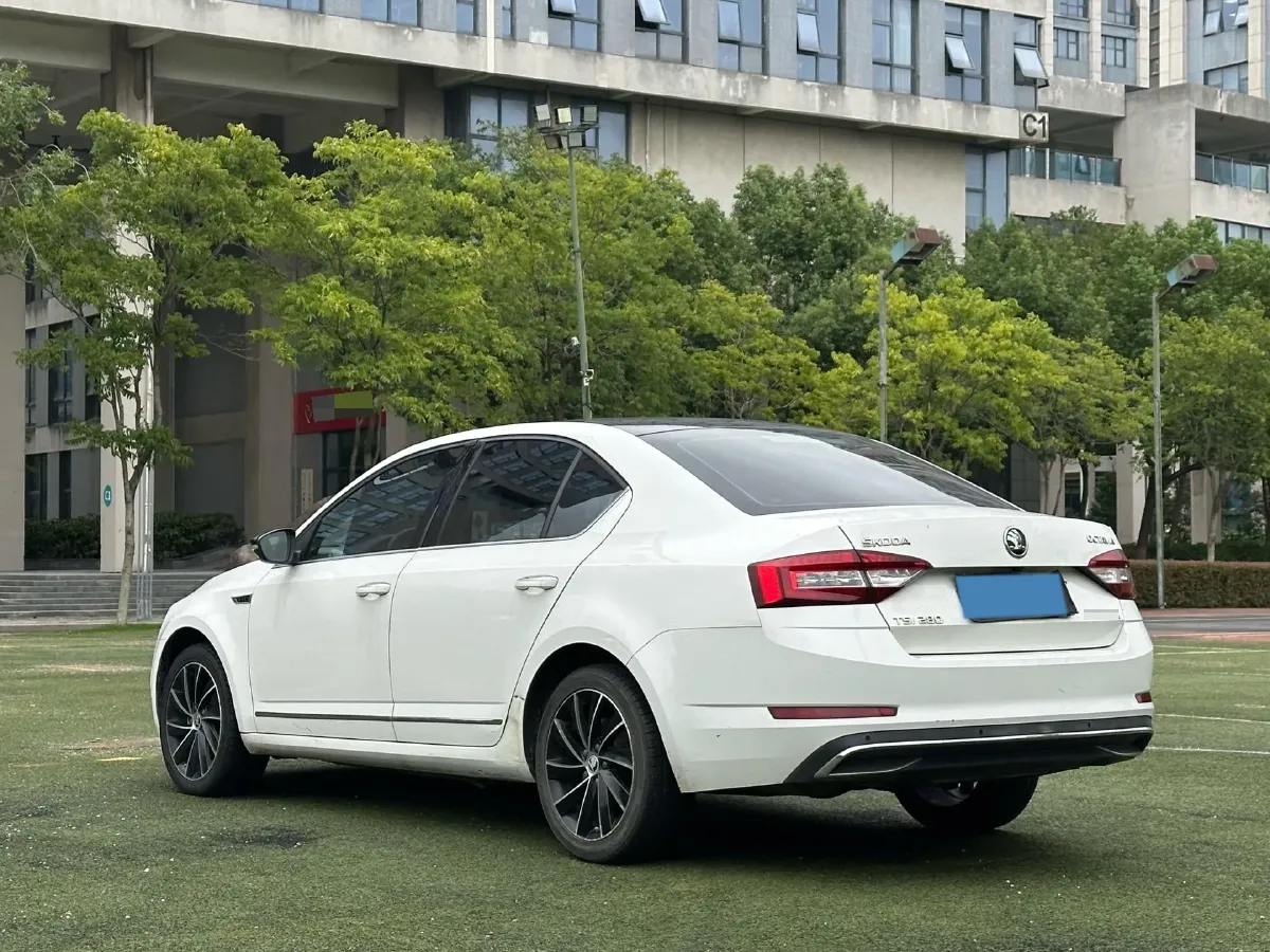 2018 Skoda Octavia 1.4T 150HP L4 7DCT,autocango,china used car exporter,china ev exporter,chinese used car exporter,chinese used ev exporter