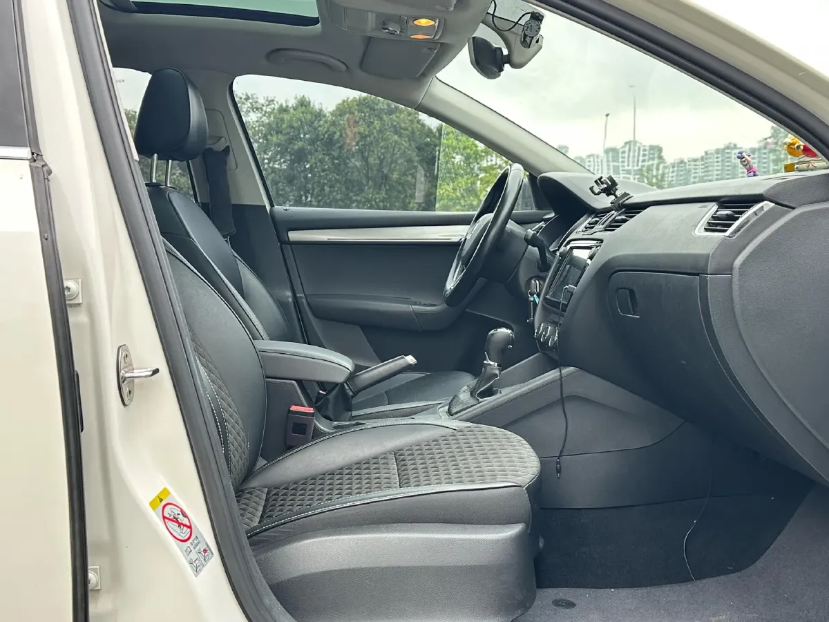 2018 Skoda Octavia 1.4T 150HP L4 7DCT,autocango,china used car exporter,china ev exporter,chinese used car exporter,chinese used ev exporter