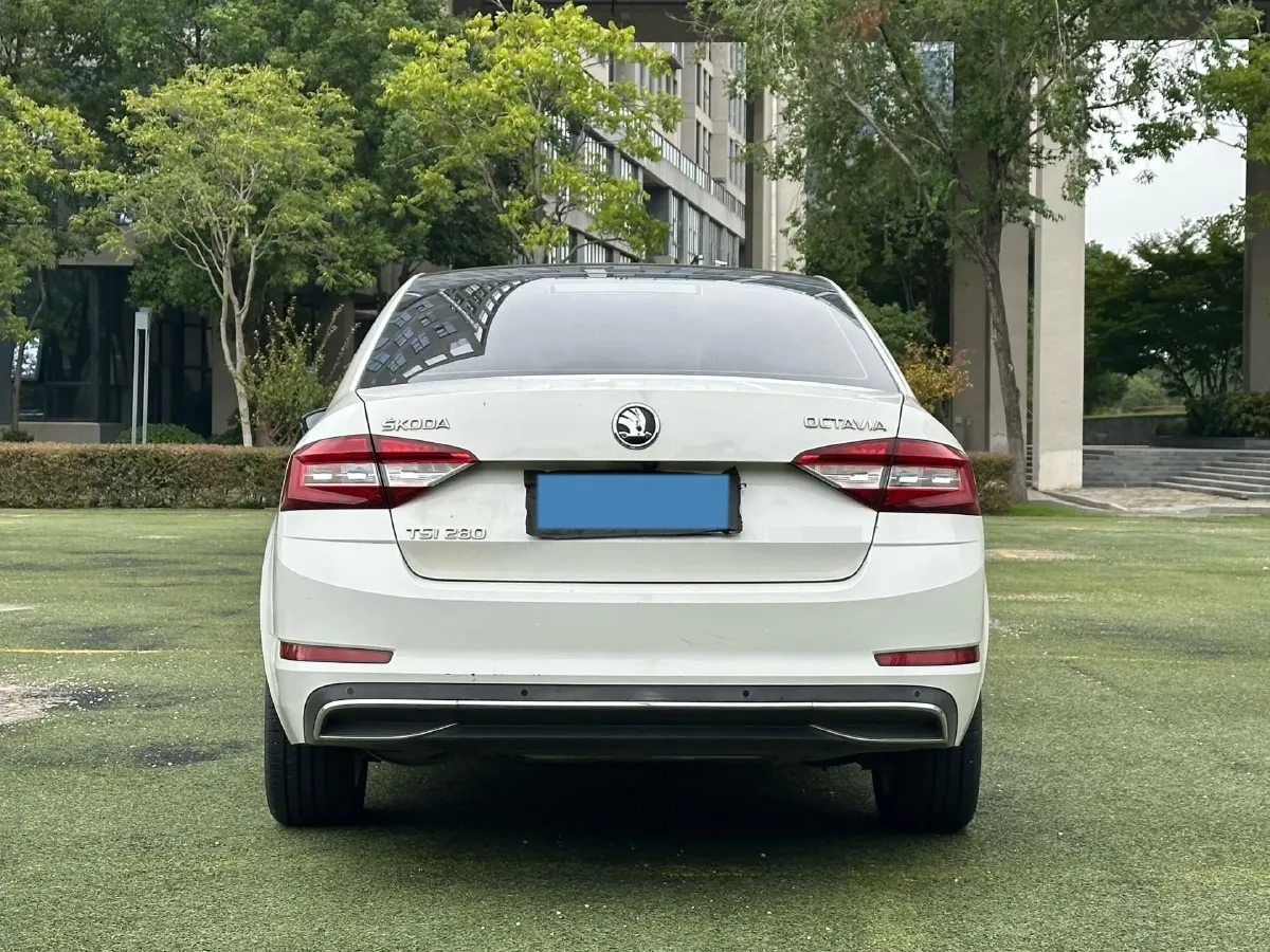 2018 Skoda Octavia 1.4T 150HP L4 7DCT,autocango,china used car exporter,china ev exporter,chinese used car exporter,chinese used ev exporter