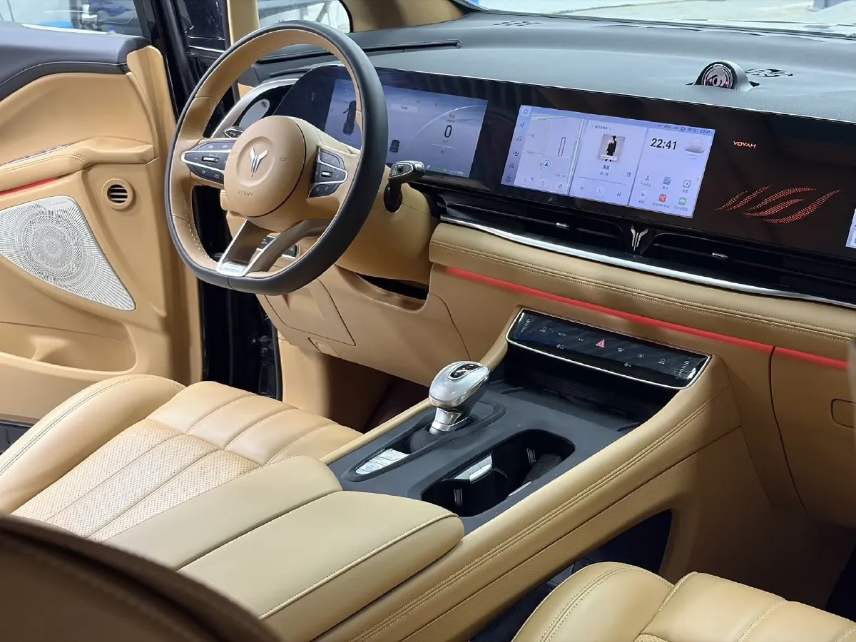 2024 Voyah Dream 1.5T 150HP L4 PHEV 43KWH,autocango,china used car exporter,china ev exporter,chinese used car exporter,chinese used ev exporter