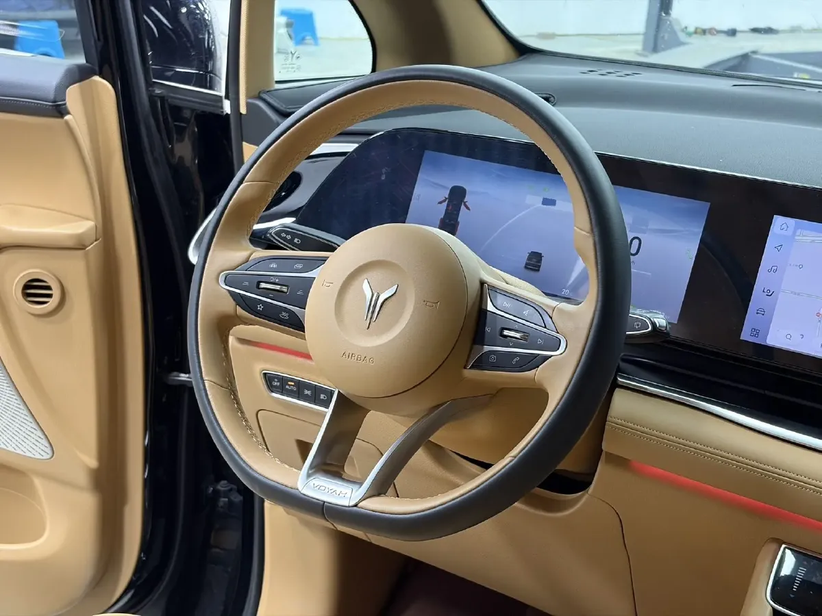 2024 Voyah Dream 1.5T 150HP L4 PHEV 43KWH,autocango,china used car exporter,china ev exporter,chinese used car exporter,chinese used ev exporter