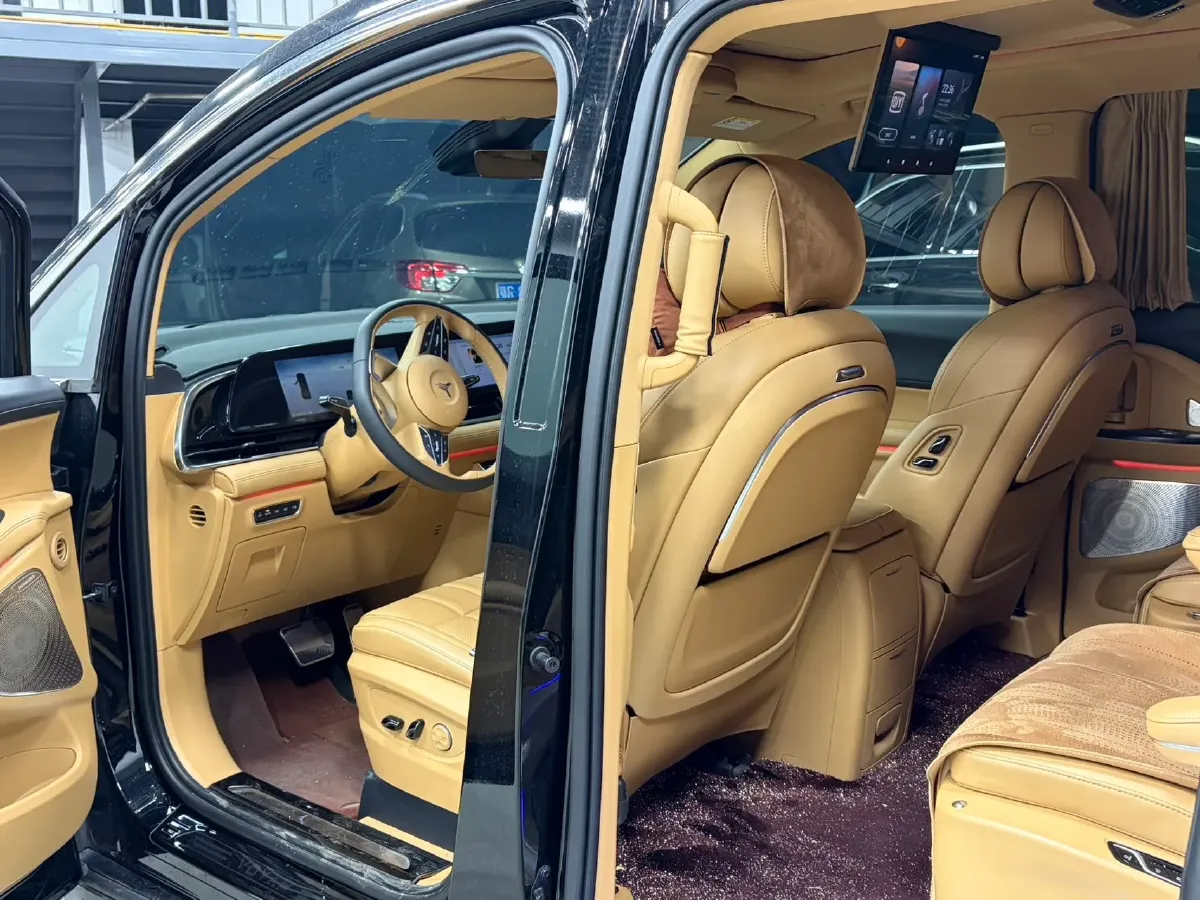 2024 Voyah Dream 1.5T 150HP L4 PHEV 43KWH,autocango,china used car exporter,china ev exporter,chinese used car exporter,chinese used ev exporter