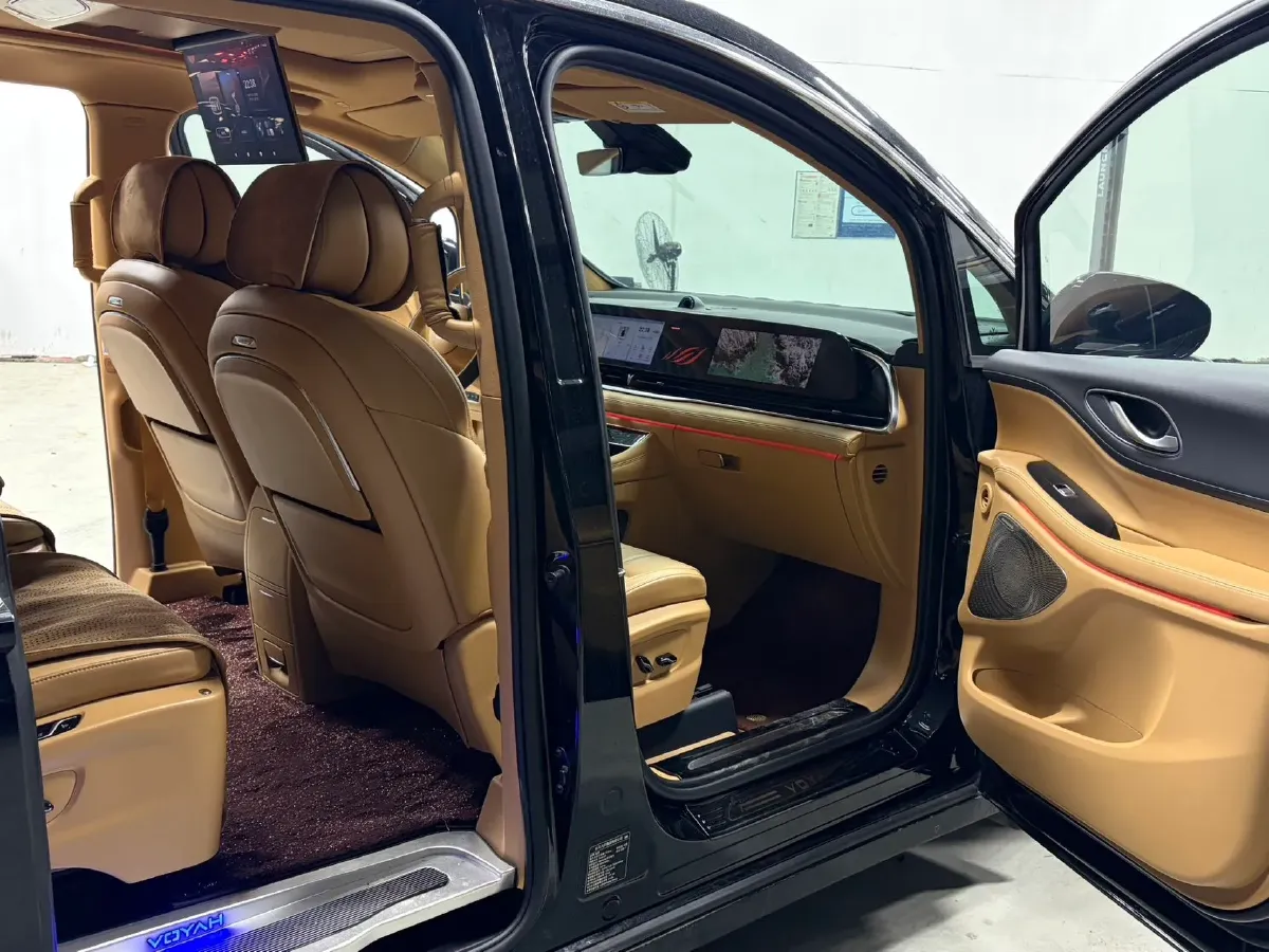 2024 Voyah Dream 1.5T 150HP L4 PHEV 43KWH,autocango,china used car exporter,china ev exporter,chinese used car exporter,chinese used ev exporter