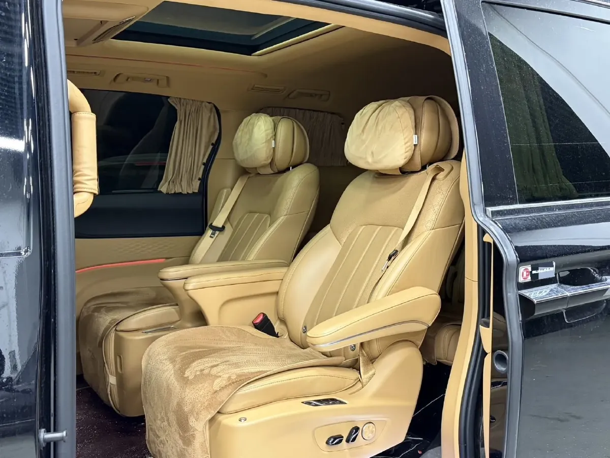 2024 Voyah Dream 1.5T 150HP L4 PHEV 43KWH,autocango,china used car exporter,china ev exporter,chinese used car exporter,chinese used ev exporter