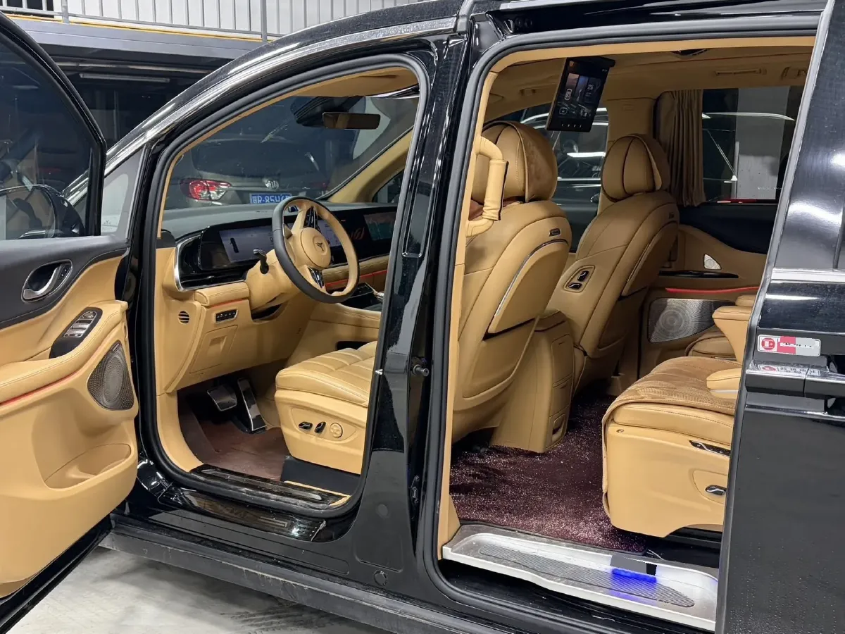 2024 Voyah Dream 1.5T 150HP L4 PHEV 43KWH,autocango,china used car exporter,china ev exporter,chinese used car exporter,chinese used ev exporter