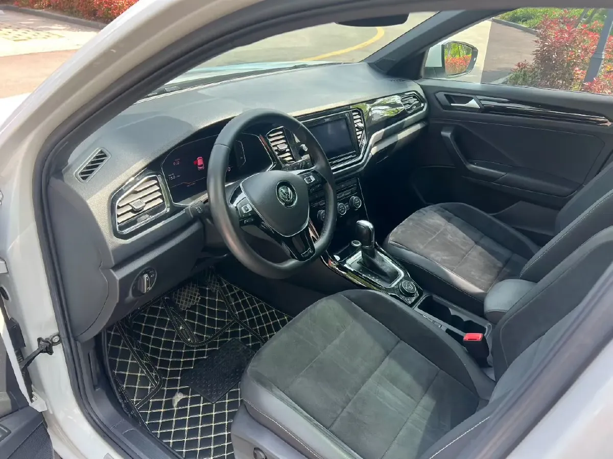 2019 Volkswagen T-Roc 1.4T 150HP L4 7DCT,autocango,china used car exporter,china ev exporter,chinese used car exporter,chinese used ev exporter