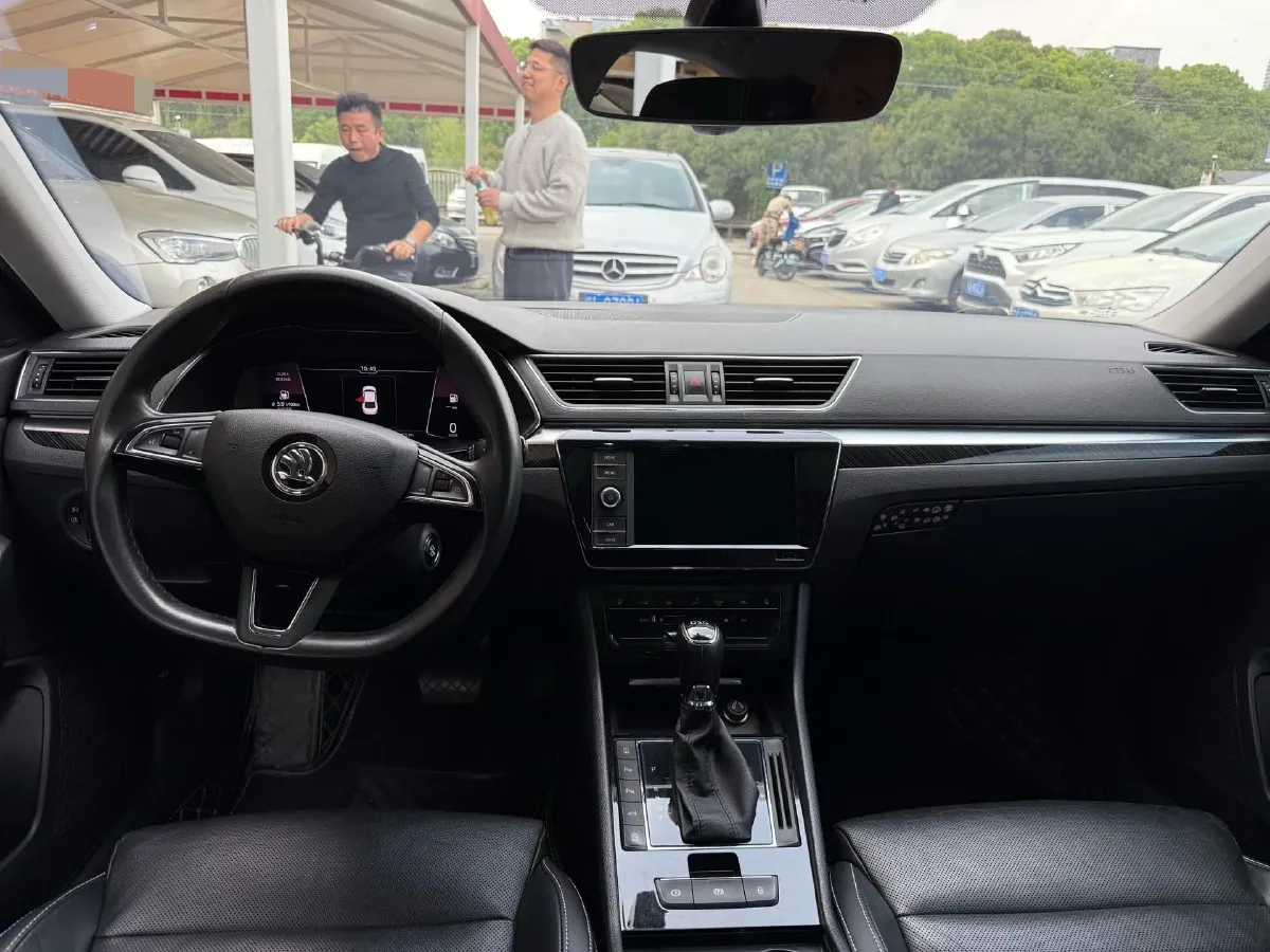 2019 Skoda Superb 2.0T 186HP L4 7DCT,autocango,china used car exporter,china ev exporter,chinese used car exporter,chinese used ev exporter