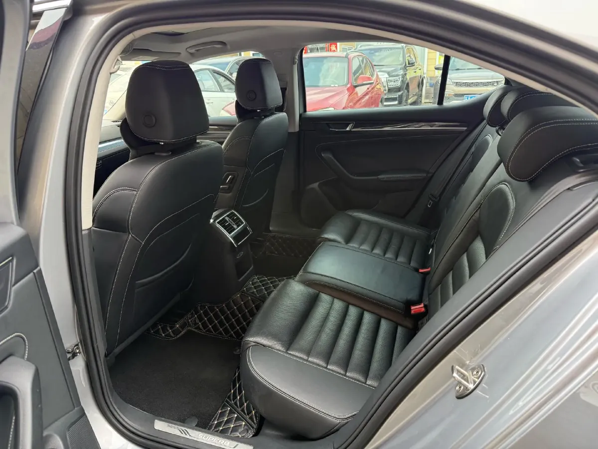 2019 Skoda Superb 2.0T 186HP L4 7DCT,autocango,china used car exporter,china ev exporter,chinese used car exporter,chinese used ev exporter