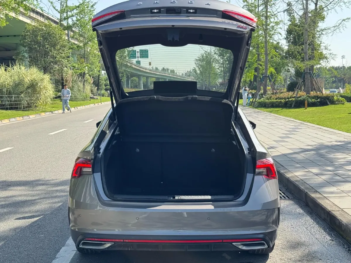 2021 Skoda Octavia 1.4T 150HP L4 7DCT,autocango,china used car exporter,china ev exporter,chinese used car exporter,chinese used ev exporter