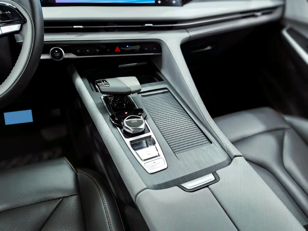 2022 ChangAn CS75 Plus 2.0T 233HP L4 8AT,autocango,china used car exporter,china ev exporter,chinese used car exporter,chinese used ev exporter