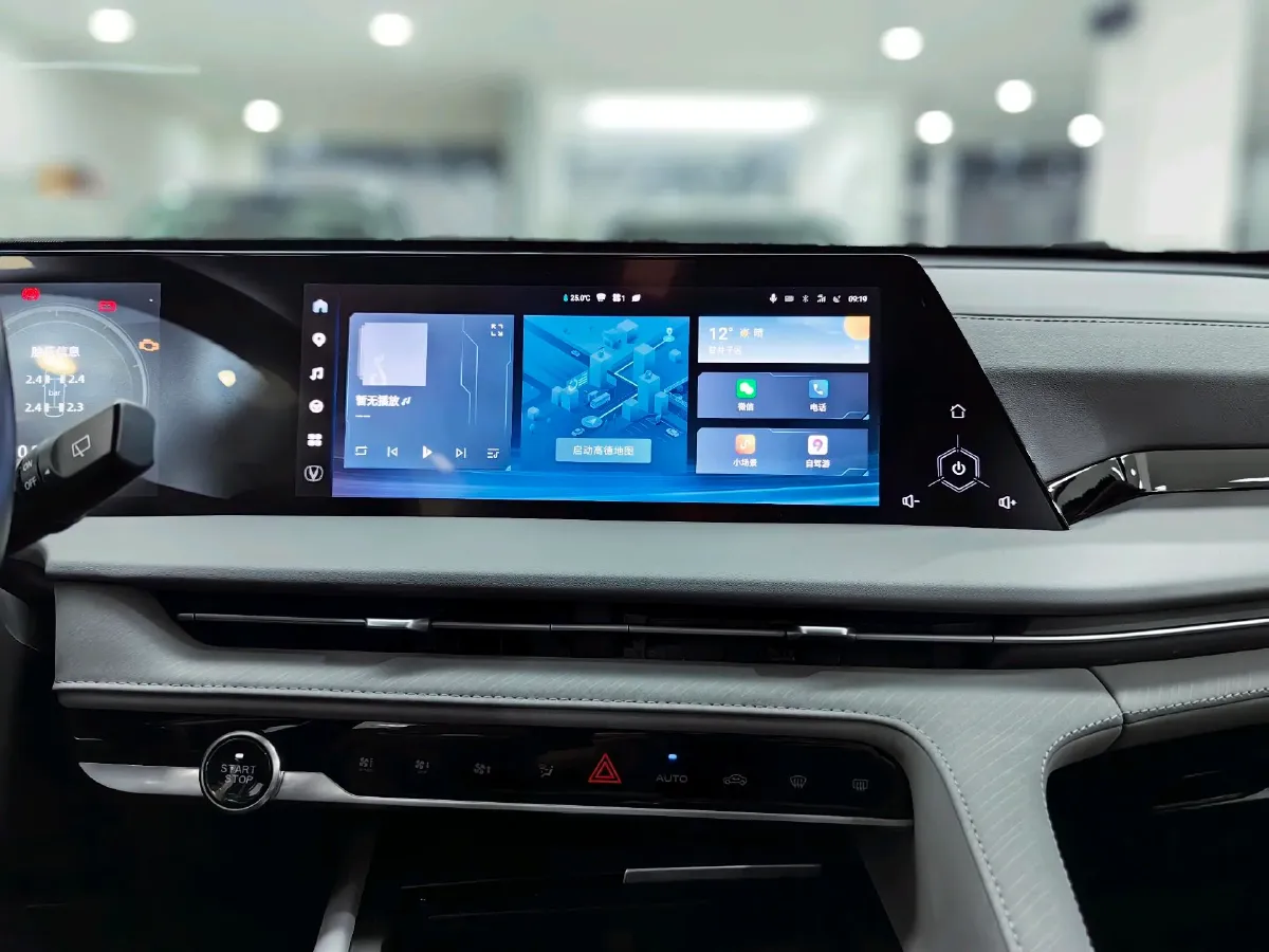 2022 ChangAn CS75 Plus 2.0T 233HP L4 8AT,autocango,china used car exporter,china ev exporter,chinese used car exporter,chinese used ev exporter