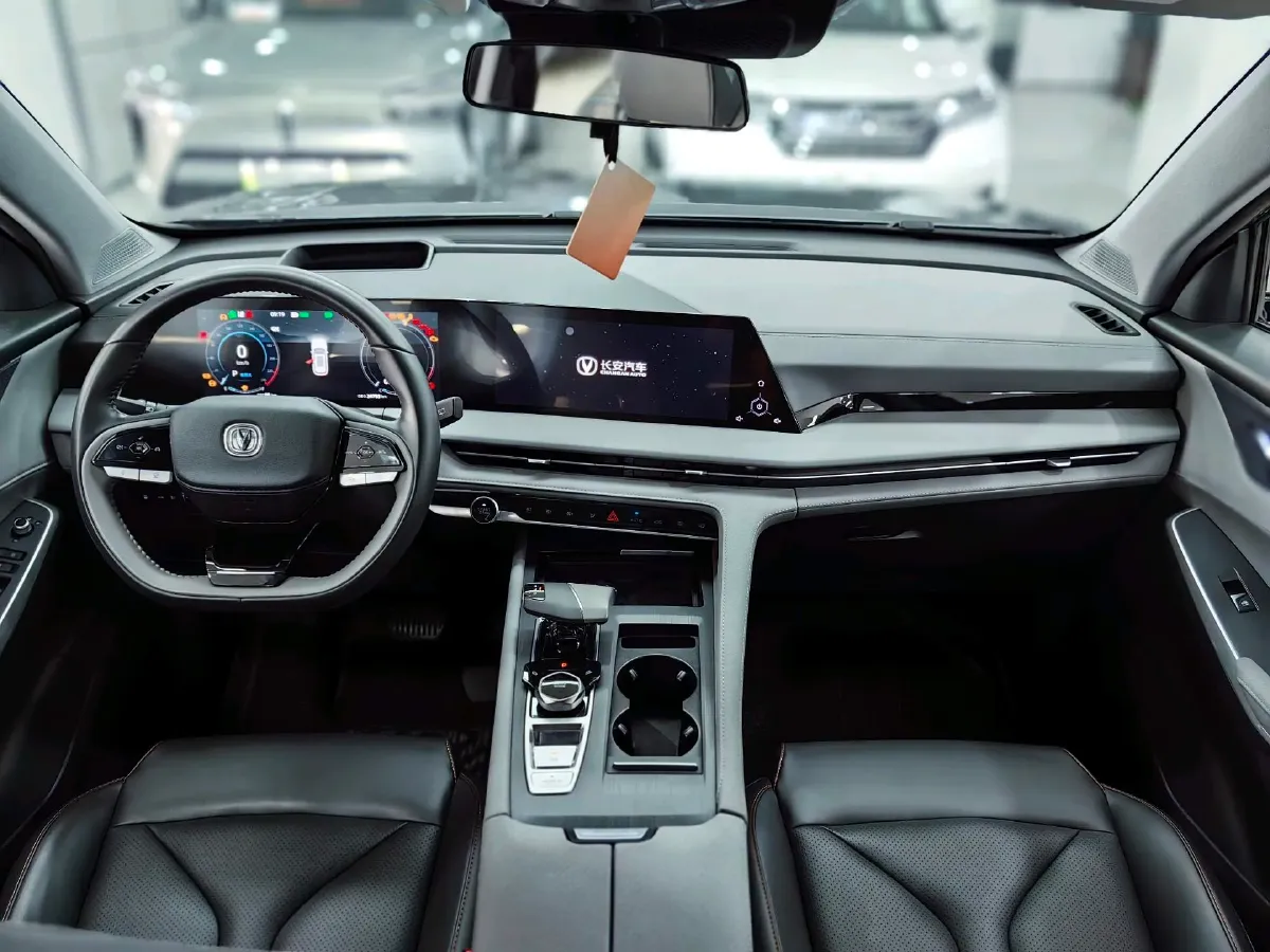 2022 ChangAn CS75 Plus 2.0T 233HP L4 8AT,autocango,china used car exporter,china ev exporter,chinese used car exporter,chinese used ev exporter