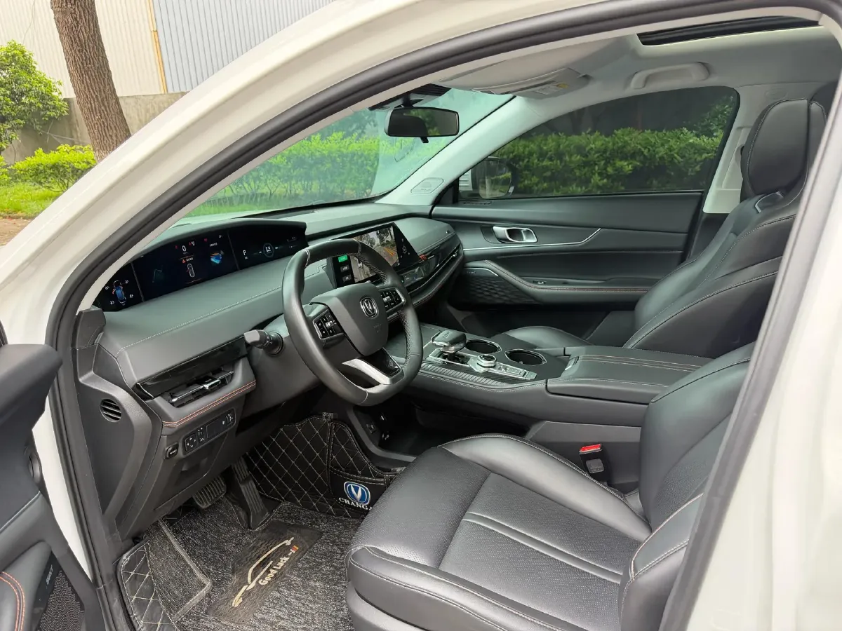 2021 ChangAn UNI-K 2.0T 233HP L4 8AT,autocango,china used car exporter,china ev exporter,chinese used car exporter,chinese used ev exporter