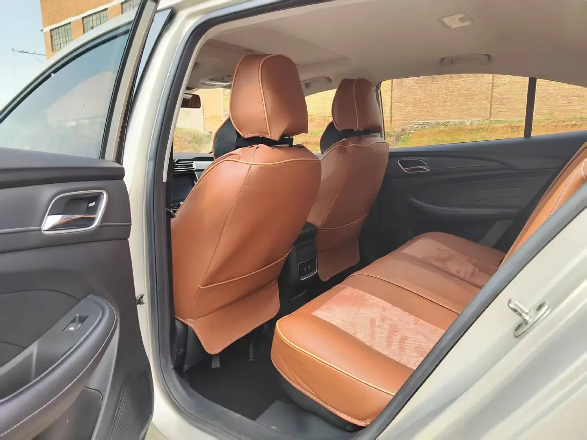 2020 Roewe i5 1.5L 120HP L4 CVT,autocango,china used car exporter,china ev exporter,chinese used car exporter,chinese used ev exporter