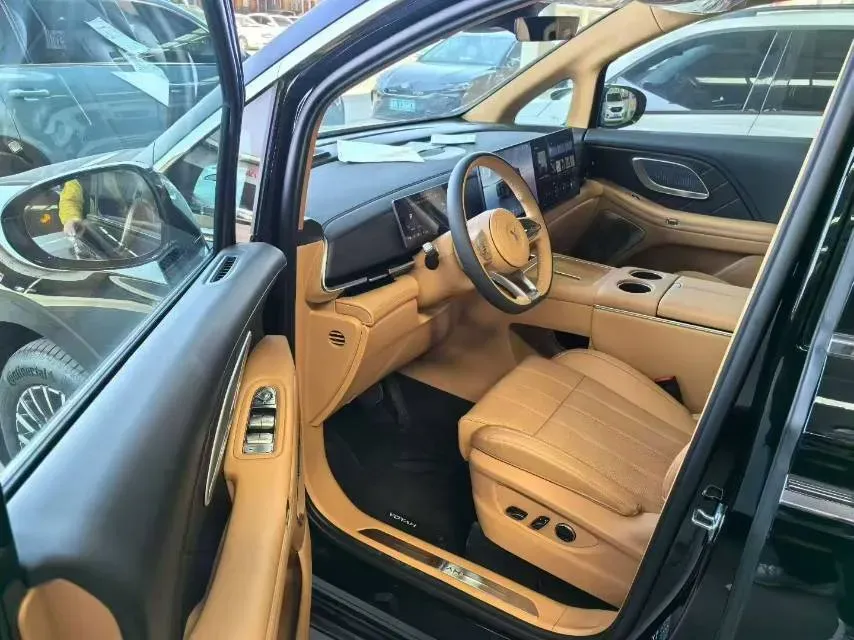 2026 Voyah Dream 1.5T 150HP L4 PHEV,autocango,china used car exporter,china ev exporter,chinese used car exporter,chinese used ev exporter